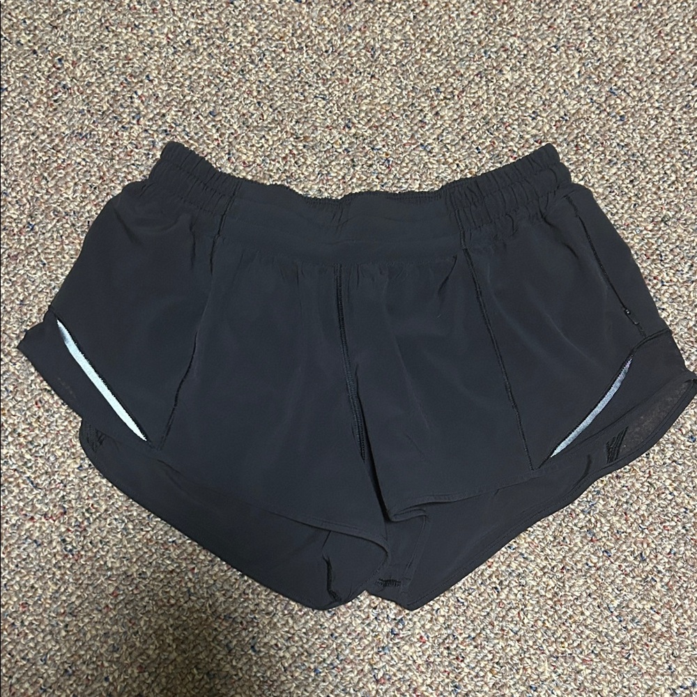 Lululemon Hotty Hot Shorts Size 6, 2.5 In